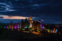 Drachenschloß in Farbenflut